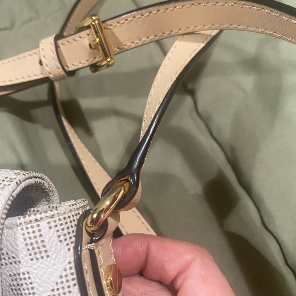 Michael Kors small purse - Picture 6 of 10